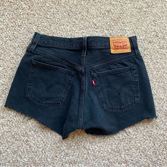 BNWOT Levi’s high waist denim black shorts - Picture 1 of 2